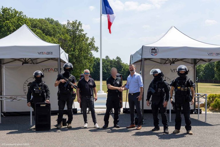 Tentes pliantes du RAID Police Nationale